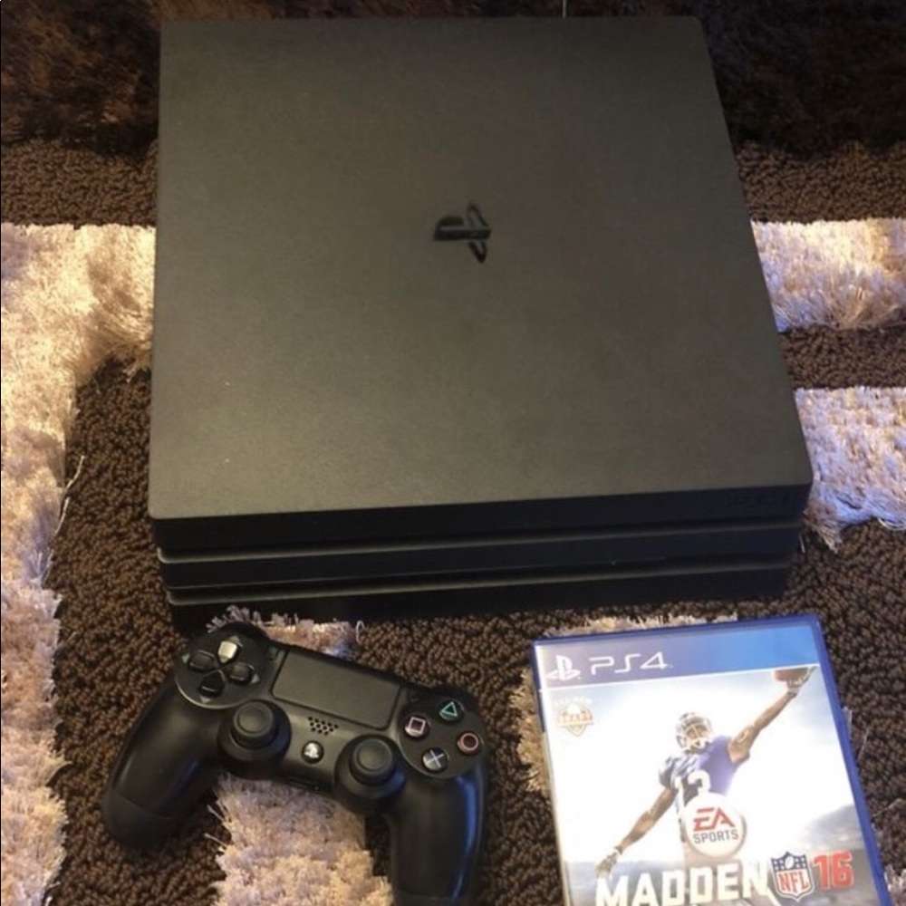 PS4 Pro - Picture 3 of 3